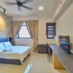 A Studio Room In Kl City With Klcc & Kl Tower Views